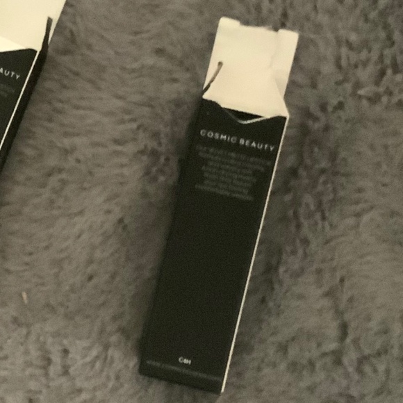 Cosmic beauty velvet matte lipstick - Picture 3 of 3